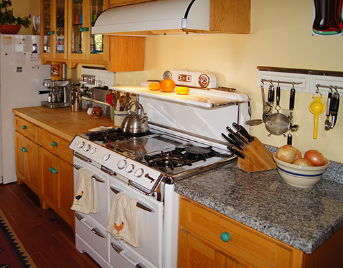 This beautiful home in Martinez, California was featured in the Winter 2013/2014 issue of American Bungalow.